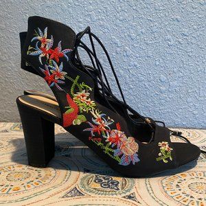 Women's Sz 11 Floral Embroidered Lace Up Peep Toe Heels